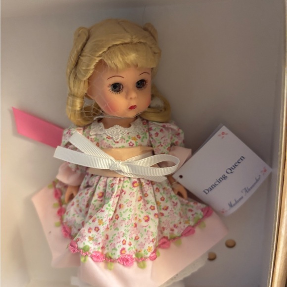 Madame Alexander doll Dancing Queen 38265 - Picture 2 of 5